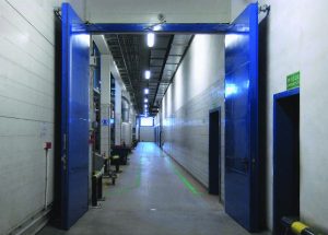 Противопожарные распашные ворота: надёжная защита и соответствие нормам